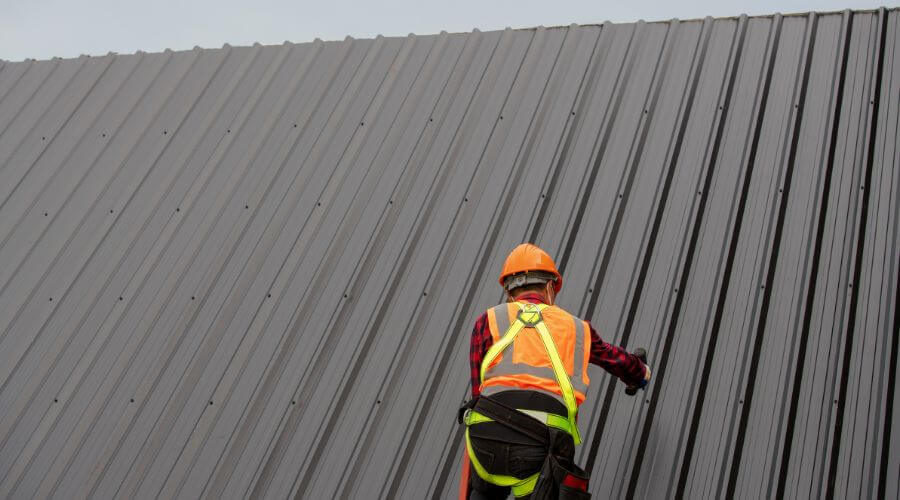 Professional gutter cleaning in Beverly, MA
